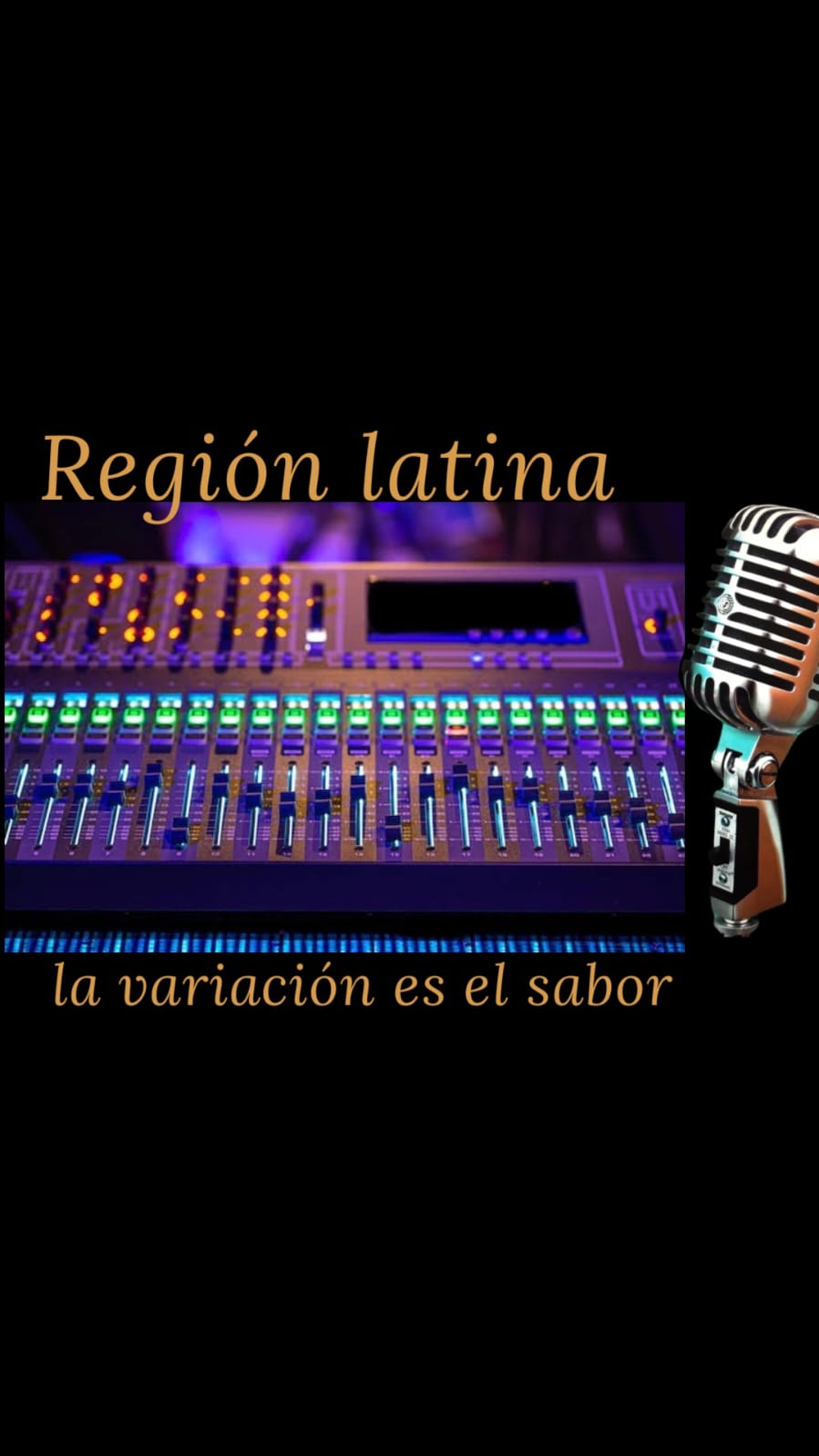 Logo de Región Latina. Una imagen vibrante con fondo negro y letras doradas que dicen 'Región Latina'. Debajo, una consola de mezclas con luces de colores y un micrófono retro. En la parte inferior, el slogan 'La variación es el sabor' en letras doradas.